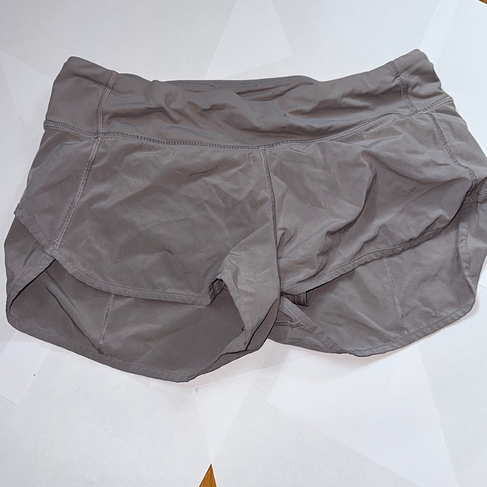 LULU Gray shorts 🏃🏼‍♀️🏃🏼‍♀️🏃🏼‍♀️
